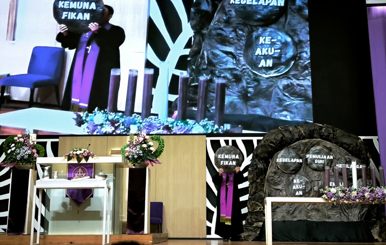 Batu yang Dilepaskan dan Hati yang Dikoyakkan: Liputan Rabu Abu 2026: Keberanian Melepas Kemunafikan