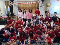 Christmas Garage Sale di Momen Natal Kami