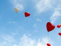 Love God and Do as You Please: Kasihi Tuhan dan Lakukan Apa pun yang Kamu Suka