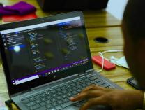 KECANDUAN GADGET/INTERNET & CARA MENGENDALIKANNYA