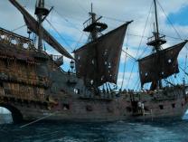 BAJAK LAUT (1)